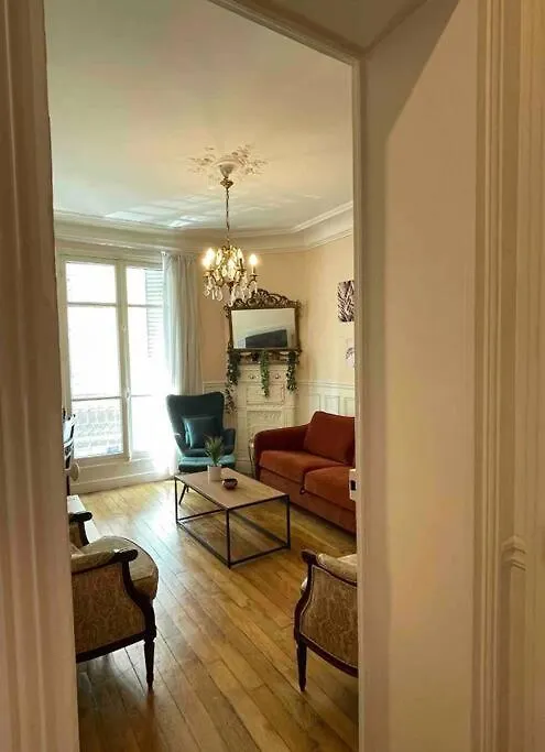 Appartment Close To Monuments Paris Apartment